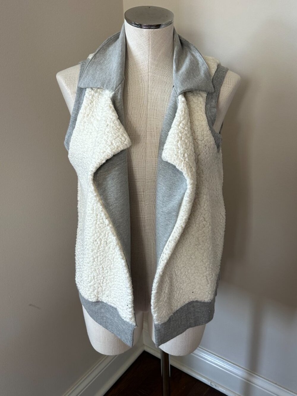 Splendid Women's Gray & White Faux Sherpa Open Front Reversible Vest Size Small